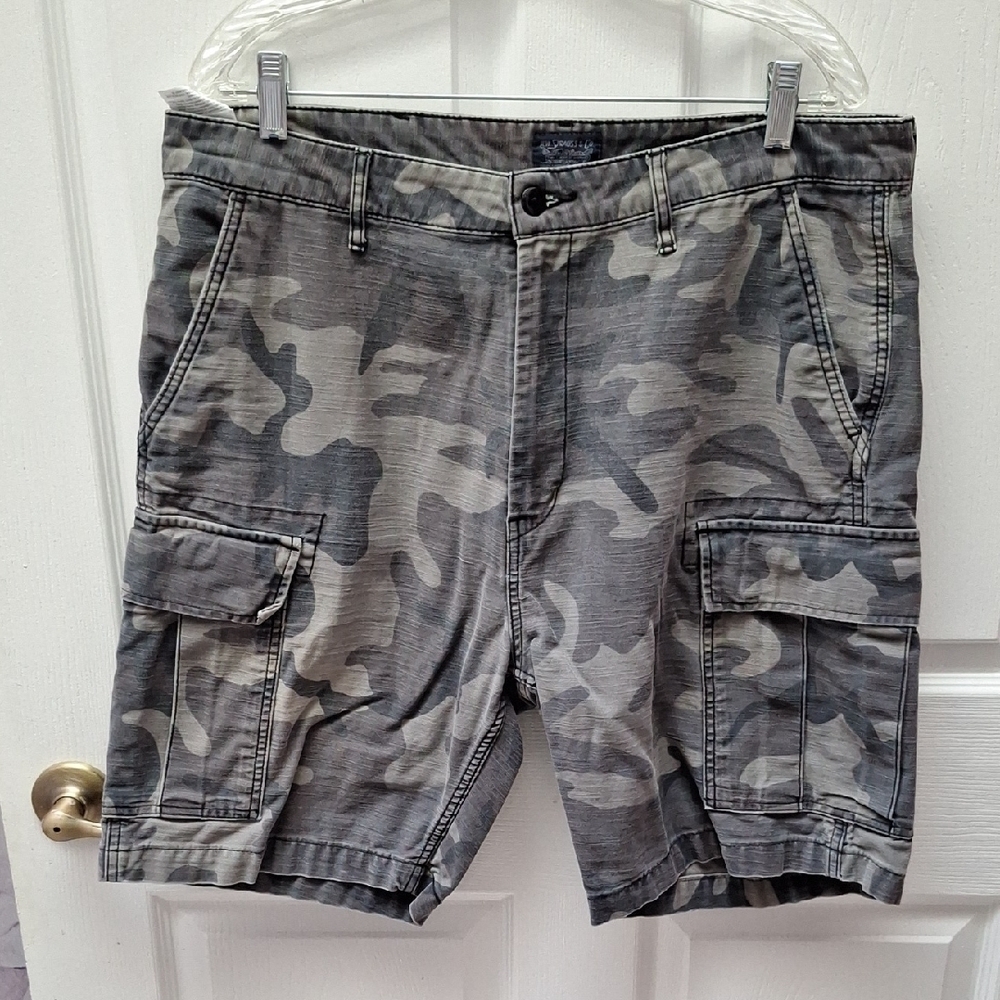 Levi's Gray Cargo Shorts with Camouflage Pattern Size 36